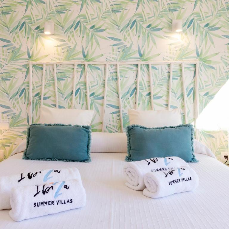 Villa in Ibiza Town Sleeps 12 - Villa - 28