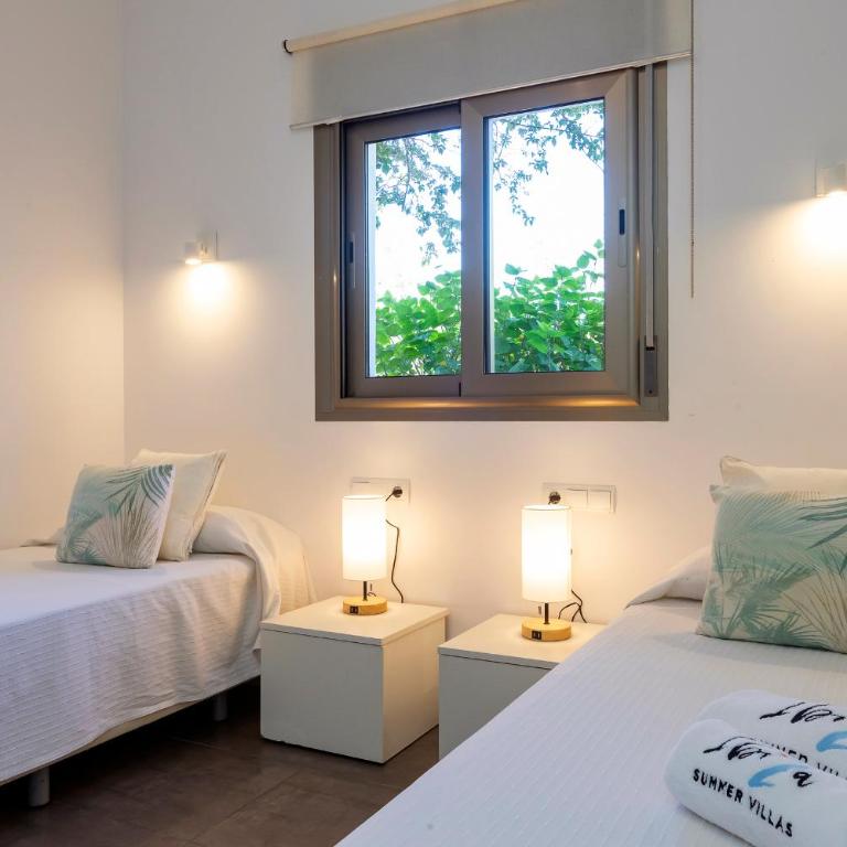 Villa in Ibiza Town Sleeps 12 - Villa - 30