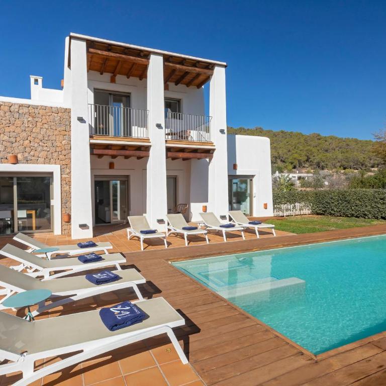 Villa in Ibiza Town Sleeps 12 - Villa - 39