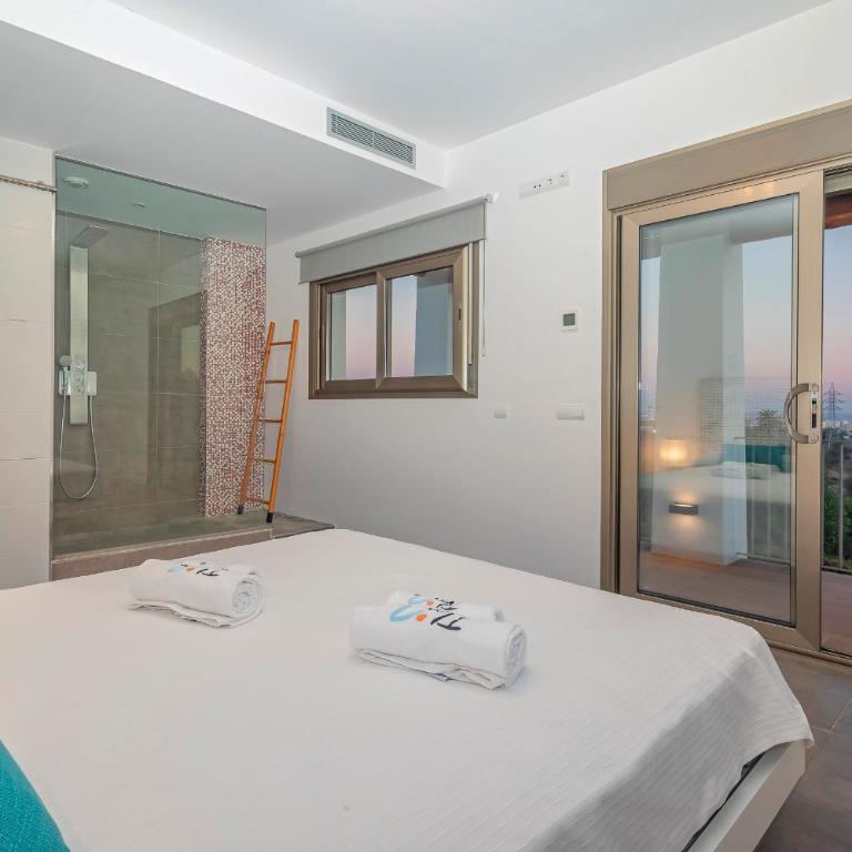 Villa in Ibiza Town Sleeps 12 - Villa - 49
