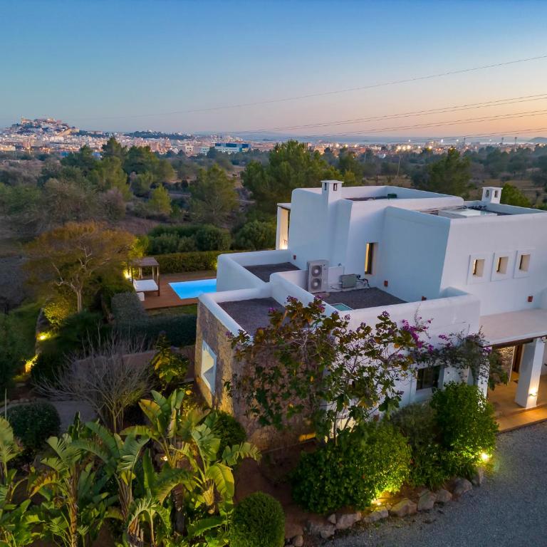 Villa in Ibiza Town Sleeps 12 - Villa - 54