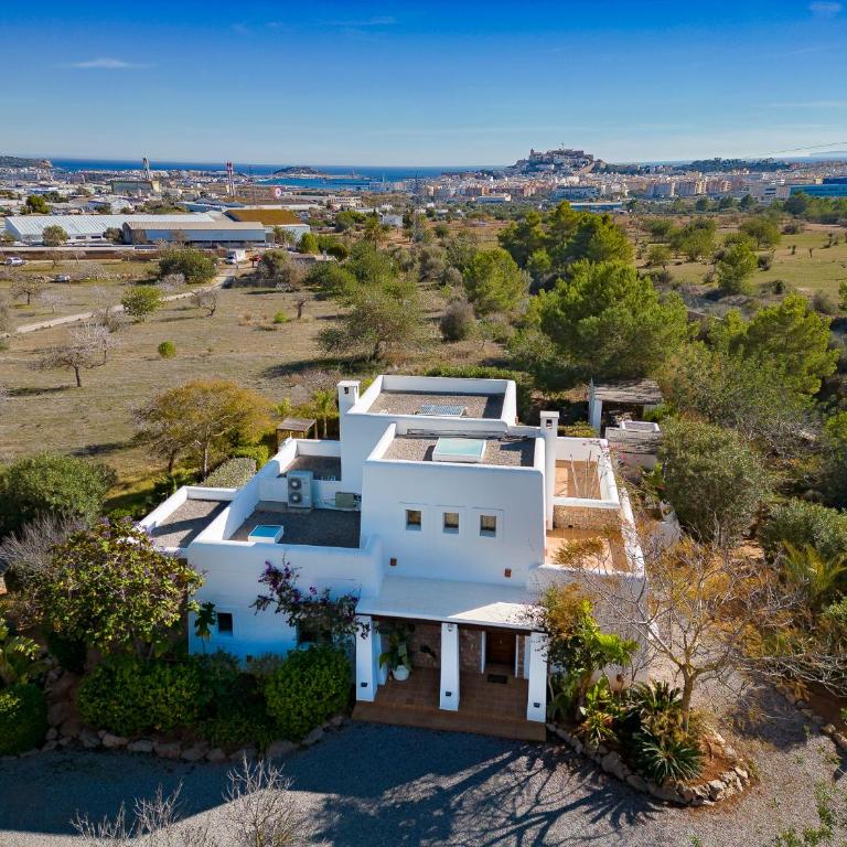 Villa in Ibiza Town Sleeps 12 - Villa - 61