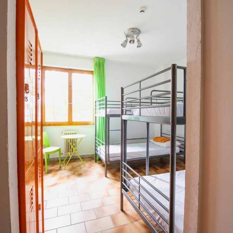 Safestay Pisa Centrale - Posto Letto in Dormitorio Misto con 4 Letti e Bagno Interno - 5
