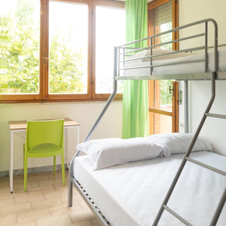 Safestay Pisa Centrale - Camera Tripla con Bagno Interno e Balcone - 1