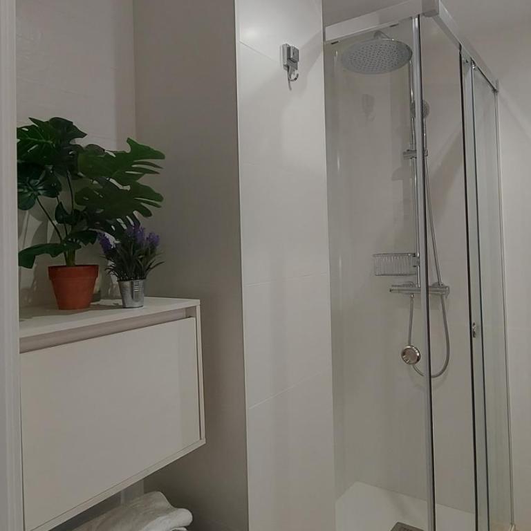 Granada Center Apartament - Three-Bedroom Apartment - 18