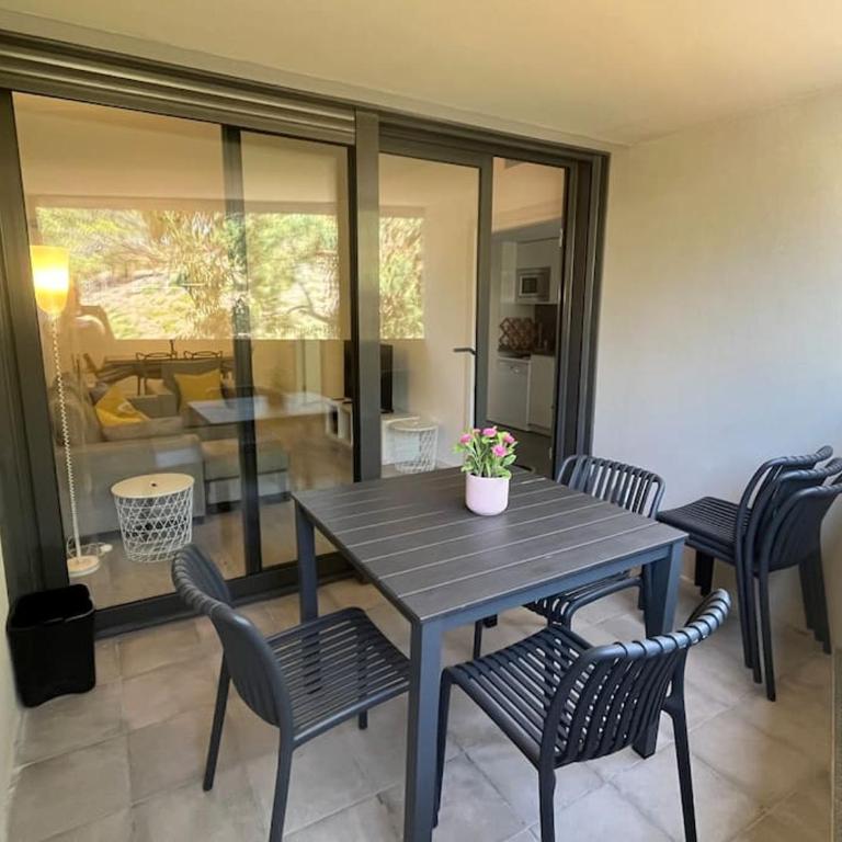Nuevo, espacioso y confortable con pkg y piscina - Apartamento de 3 dormitorios con vistas a las montañas - 29