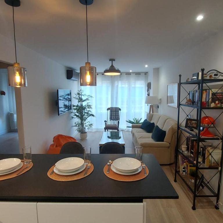 Granada Center Apartament - Three-Bedroom Apartment - 1