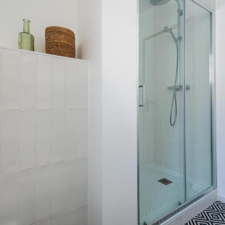 4 pers - 2 chambres - Parking gratuit proche - Appartement 2 Chambres avec Balcon - 23