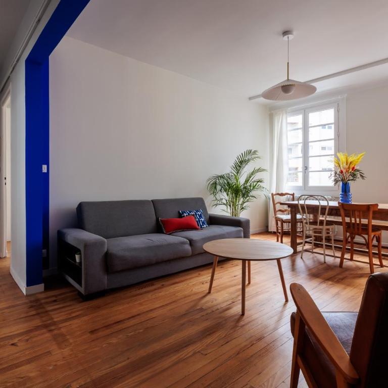 4 pers - 2 chambres - Parking gratuit proche - Appartement 2 Chambres avec Balcon - 32