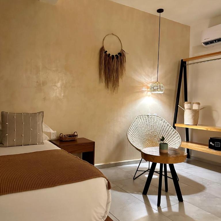 Casa Bicachi - Adults Only - Habitación con cama grande y balcón - 5