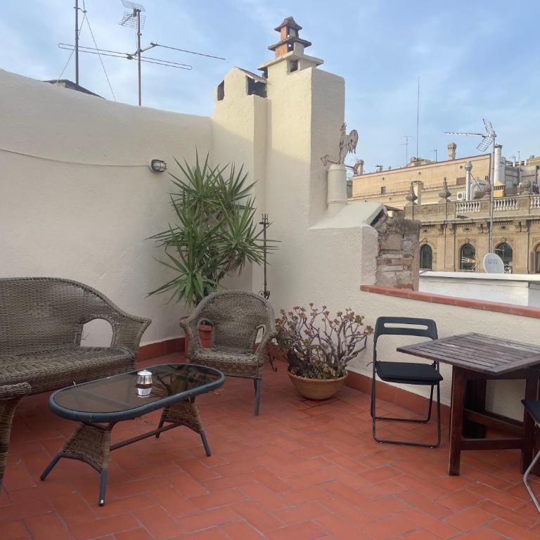 Original duplex in the center of Barcelona - Three-Bedroom Apartment - 24