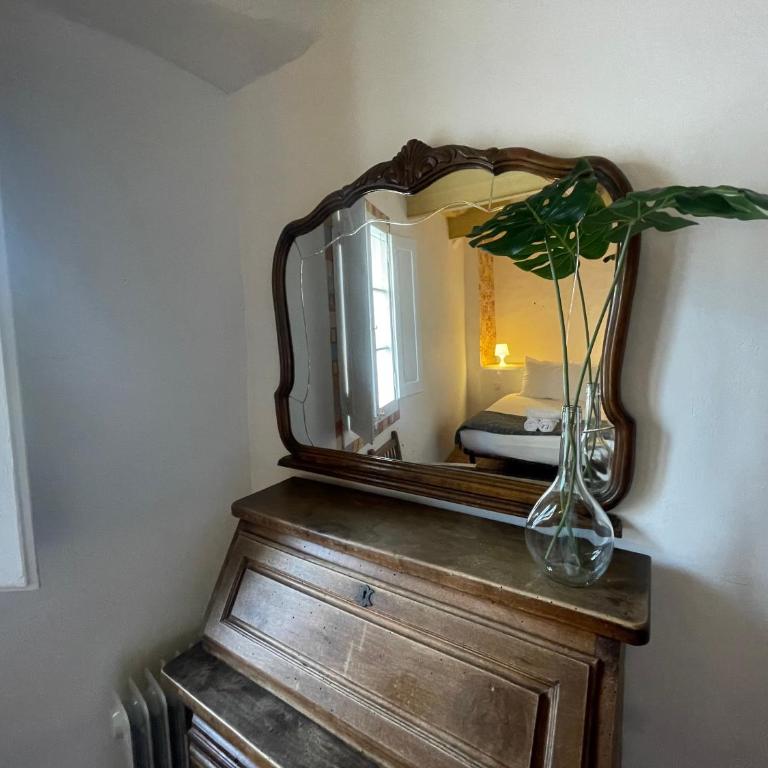 Original duplex in the center of Barcelona - Three-Bedroom Apartment - 19