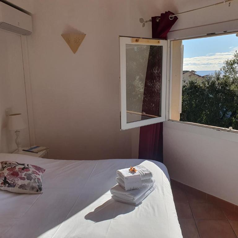 Hôtel Les Calanques - Chambre Triple - Vue sur Mer - 4