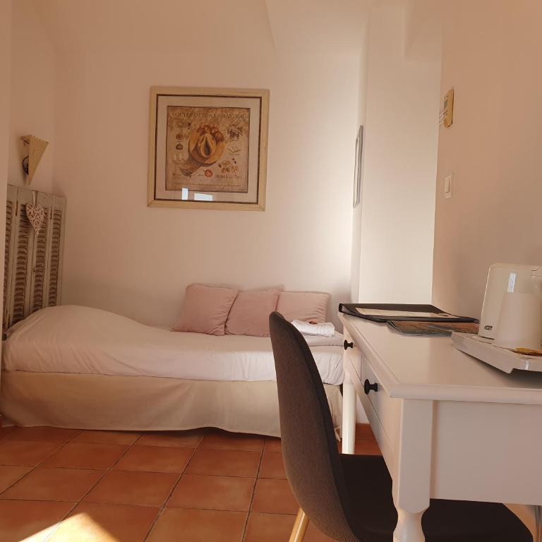 Hôtel Les Calanques - Chambre Triple - Vue sur Mer - 1