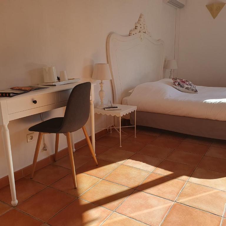 Hôtel Les Calanques - Chambre Triple - Vue sur Mer - 2