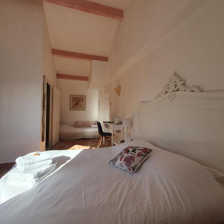 Hôtel Les Calanques - Chambre Triple - Vue sur Mer - 5