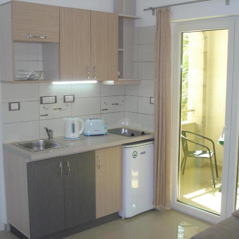 Apartmani Danilovic - Apartment with Sea View - 3