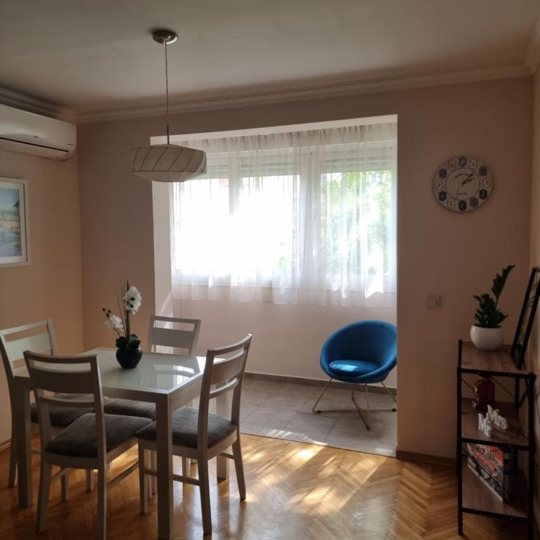 Cozy Central Apartment next to Bus and Train Station - One-Bedroom Apartment - 2