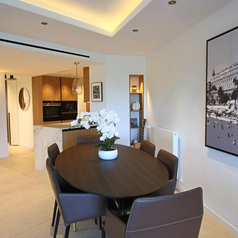 COMPLETELY RENOVATED APARTMENT ON BLD CROISETTE, 3 PARENTAL BEDROOMS - Appartement 3 Chambres - 6