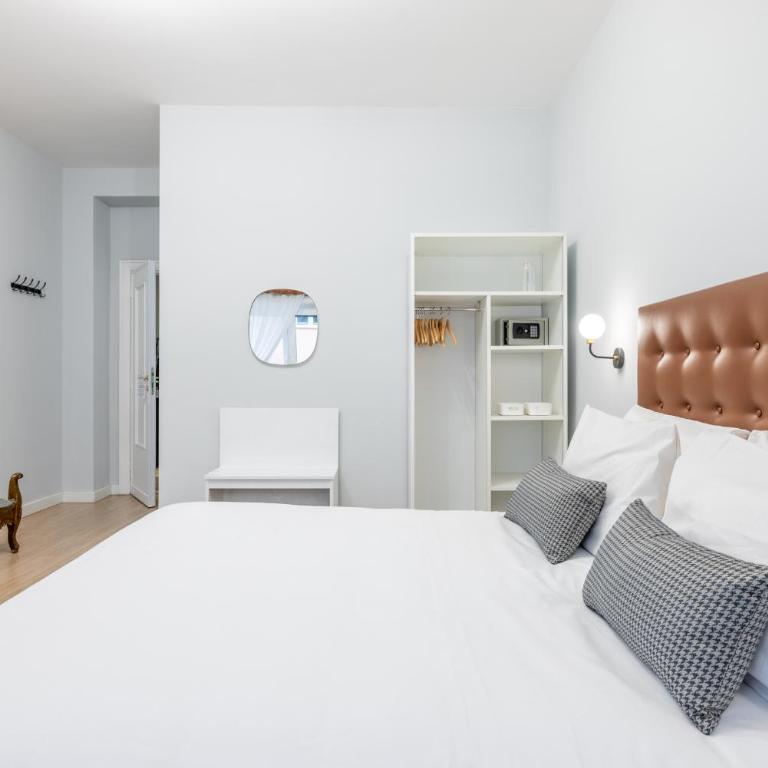 Domus Bella Roma - Triple Room with Balcony - 6