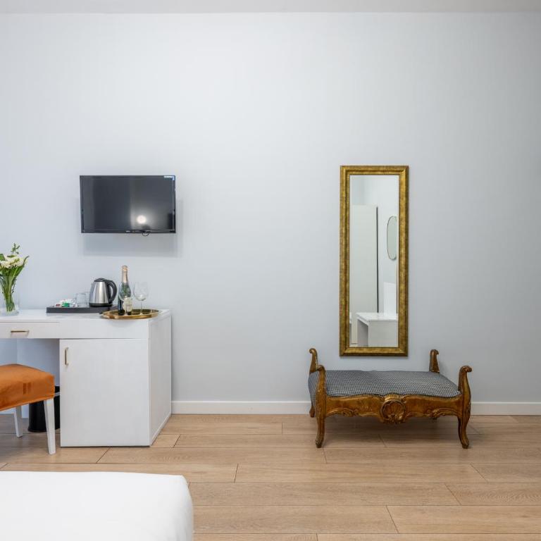Domus Bella Roma - Triple Room with Balcony - 8