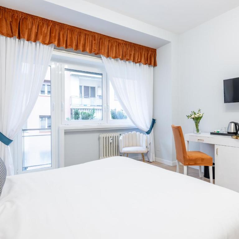 Domus Bella Roma - Triple Room with Balcony - 10