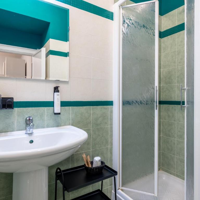 Domus Bella Roma - Double Room with Sofa Bed and Kitchen - 4