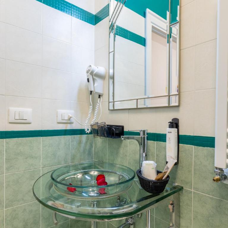 Domus Bella Roma - Triple Room with Balcony - 14