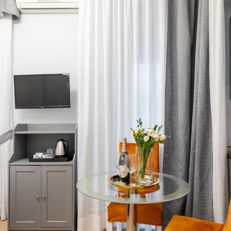 Domus Bella Roma - Double Room with Sofa Bed and Kitchen - 5