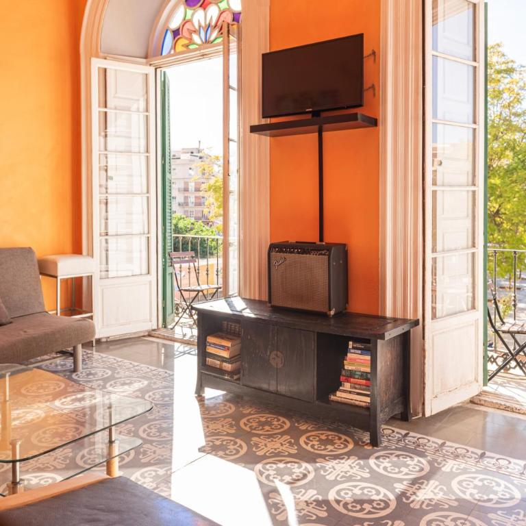 Private Rooms in Historic Building on the Square - Double Room with Balcony - 1
