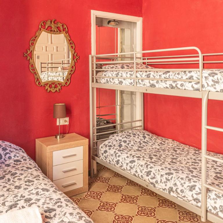 Private Rooms in Historic Building on the Square - Triple Room - 2