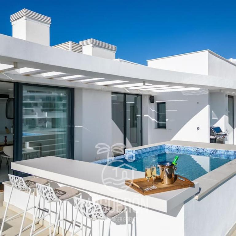 HigueronRentals The Ærie - Three-Bedroom Apartment - 36