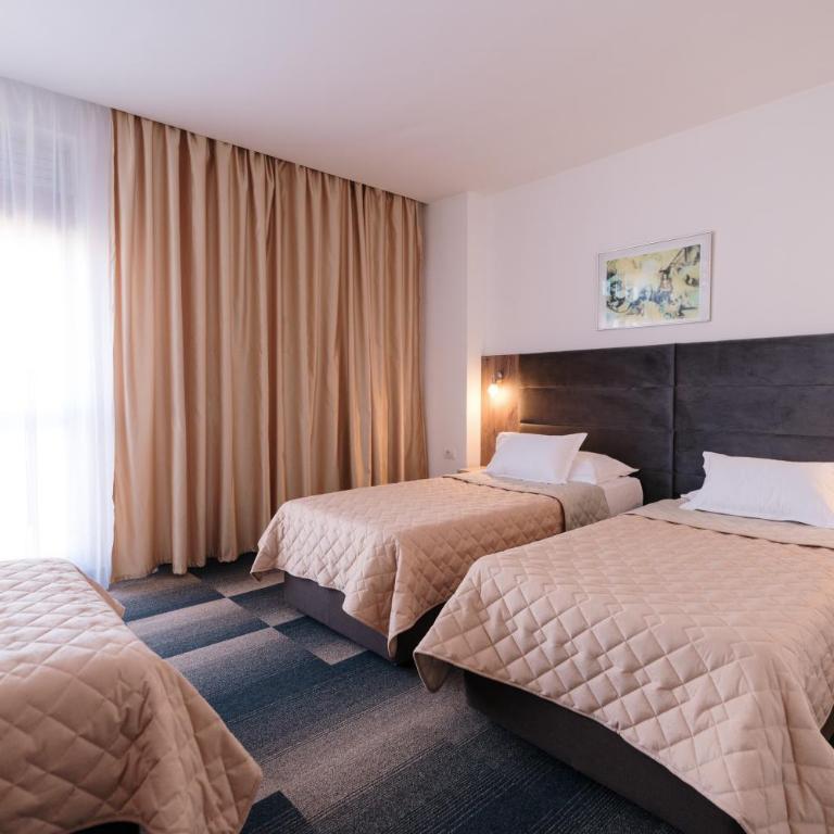 Hotel Slavija - Trokrevetna Soba - 1