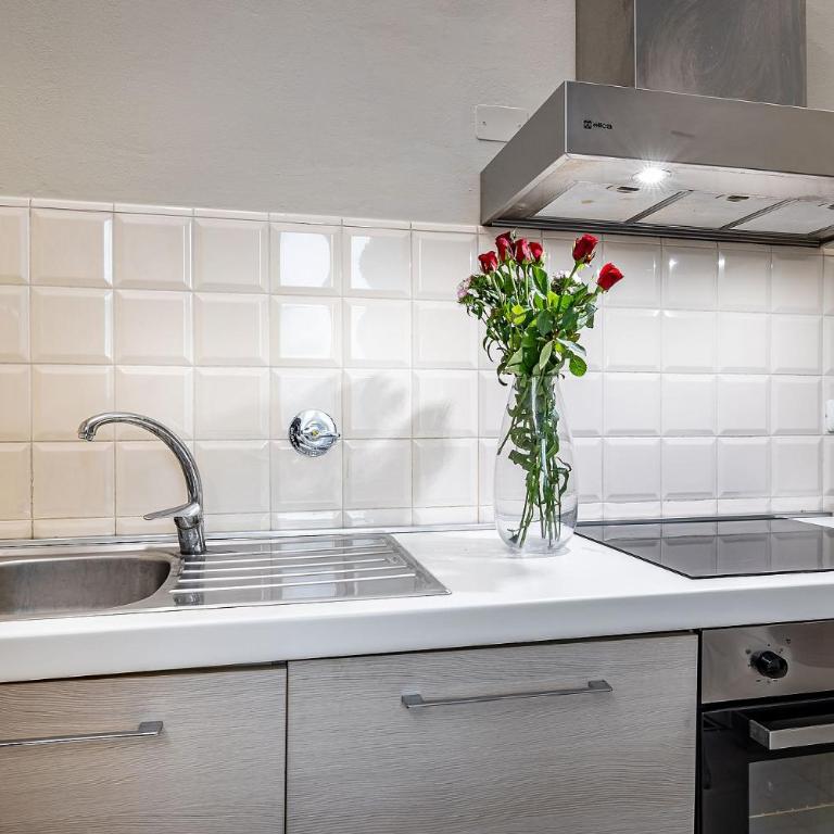 THREE APARTMENTS Via Roma - Appartamento con 2 Camere da Letto - 15