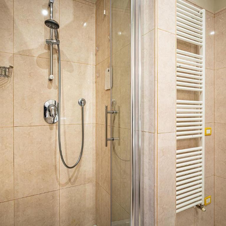 THREE APARTMENTS Via Roma - Appartamento con 2 Camere da Letto - 24