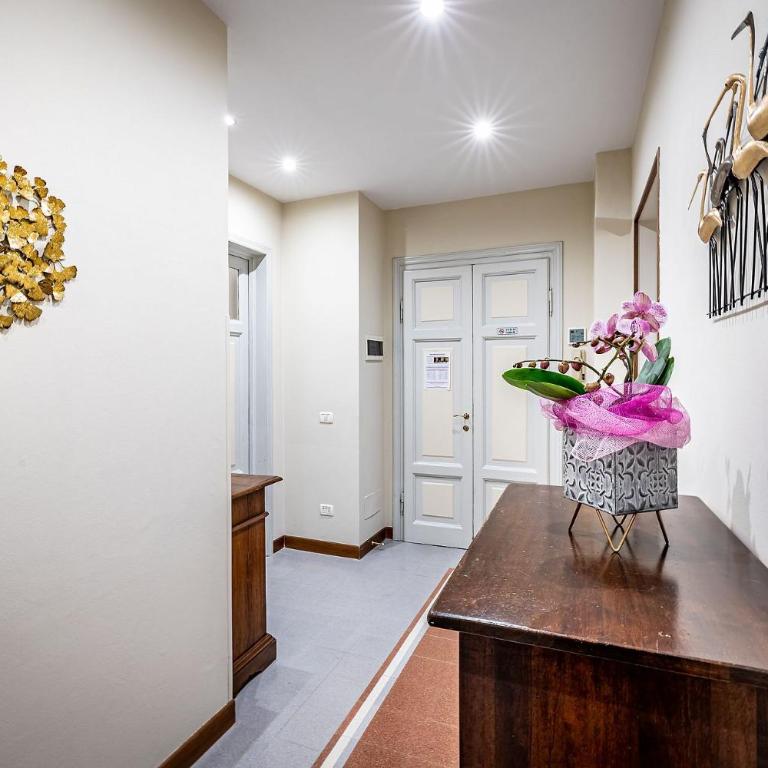 THREE APARTMENTS Via Roma - Appartamento con 2 Camere da Letto - 2