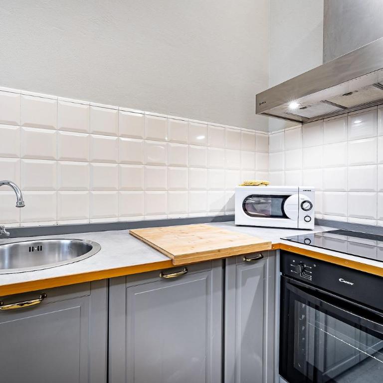 THREE APARTMENTS Via Roma - Appartamento con 2 Camere da Letto - 13