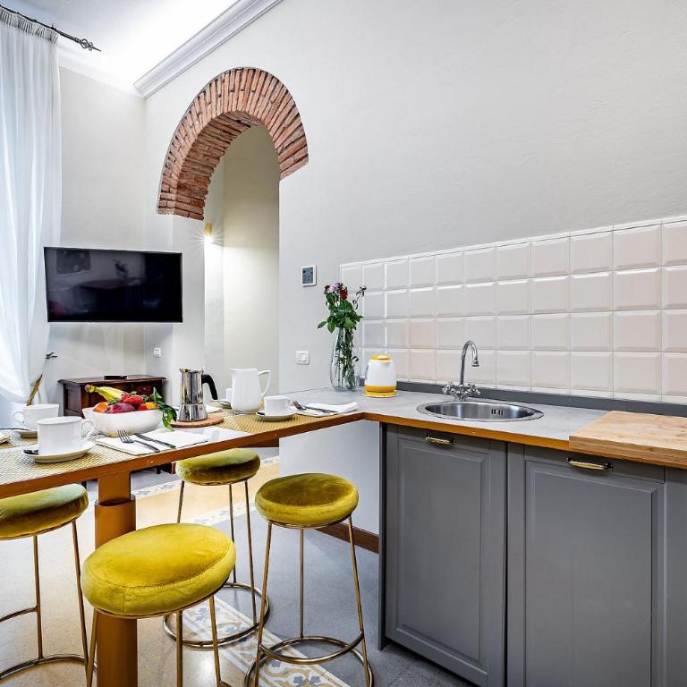 THREE APARTMENTS Via Roma - Appartamento con 2 Camere da Letto - 14
