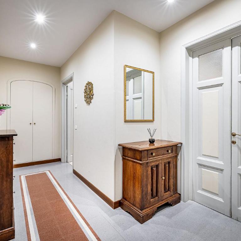 THREE APARTMENTS Via Roma - Appartamento con 2 Camere da Letto - 1