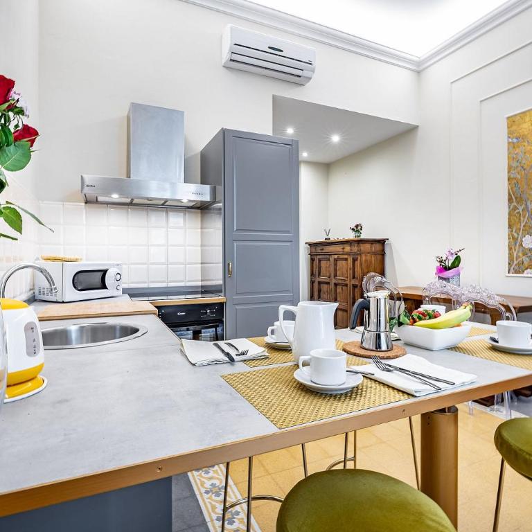 THREE APARTMENTS Via Roma - Appartamento con 2 Camere da Letto - 8