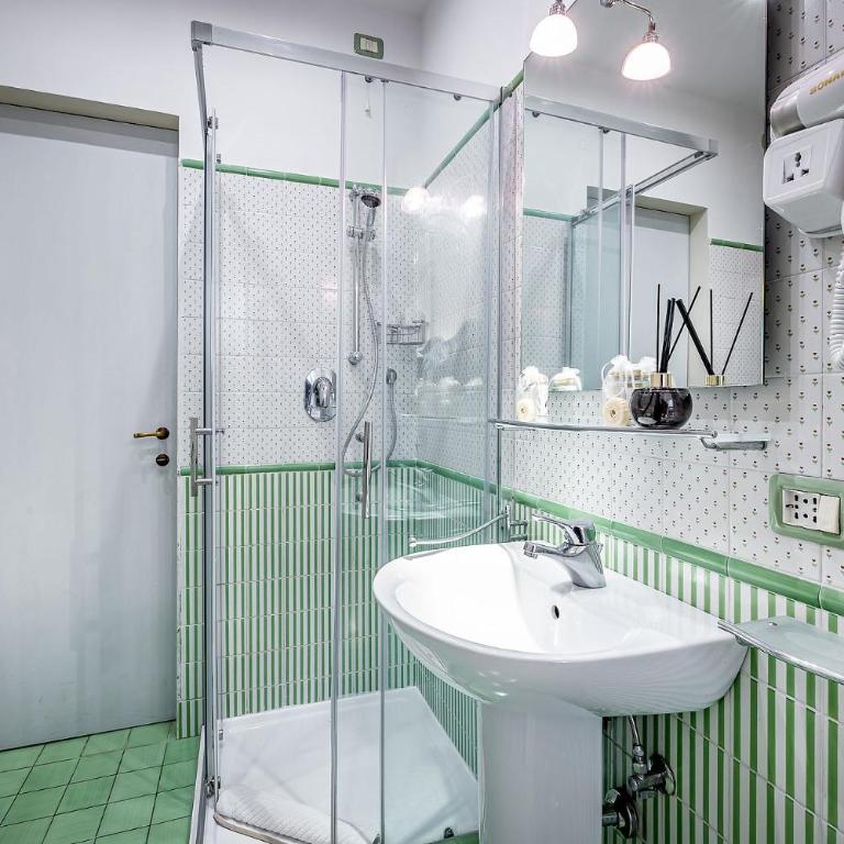 THREE APARTMENTS Via Roma - Appartamento con 2 Camere da Letto - 33