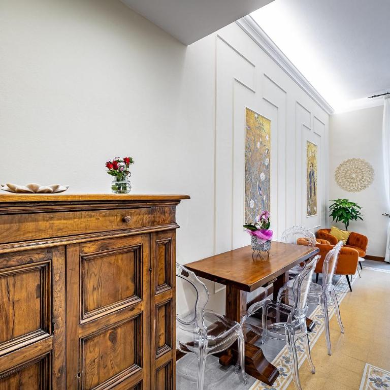 THREE APARTMENTS Via Roma - Appartamento con 2 Camere da Letto - 2