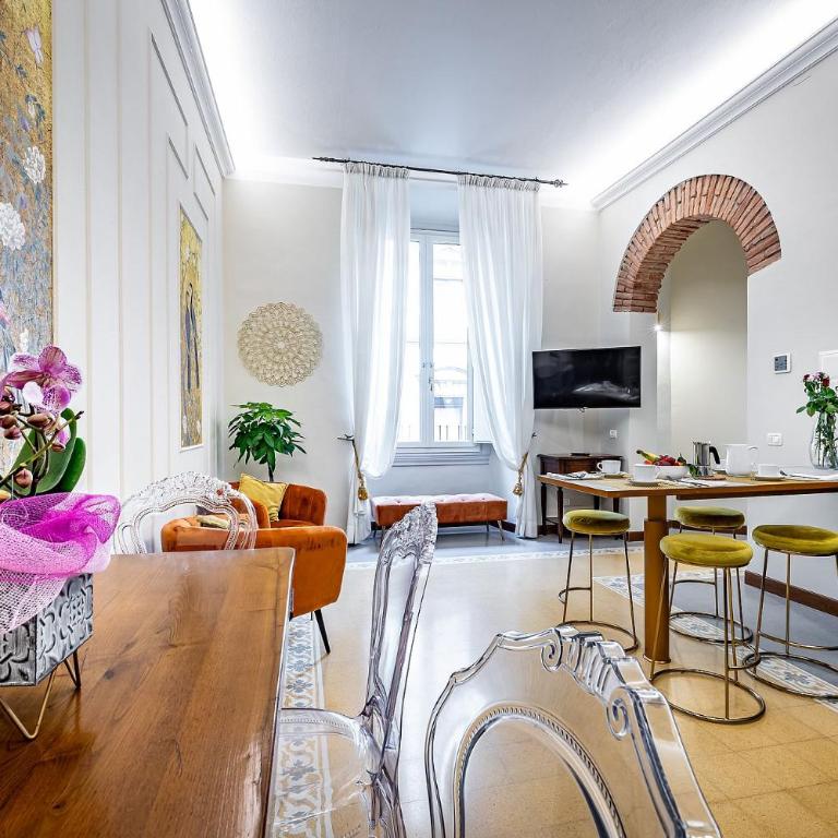 THREE APARTMENTS Via Roma - Appartamento con 2 Camere da Letto - 3