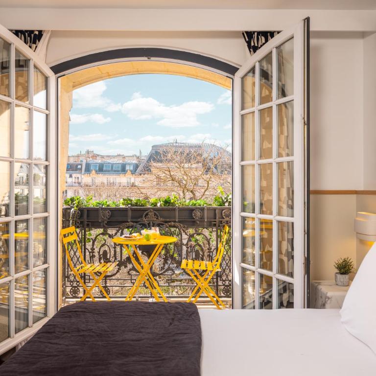 Solly Hôtel Paris - Chambre Double Confort avec Balcon - Vue sur Paris - 5