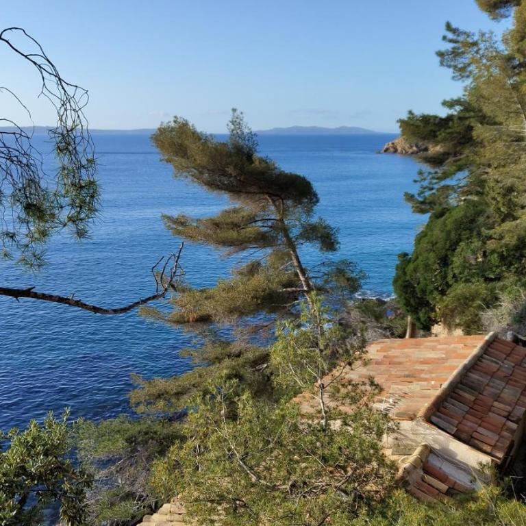 T3, 2ch, classé 3,parking gratuit sur place à 600m de la plage, des commerces ,du port proche st tropez - Appartement 2 Chambres - 2