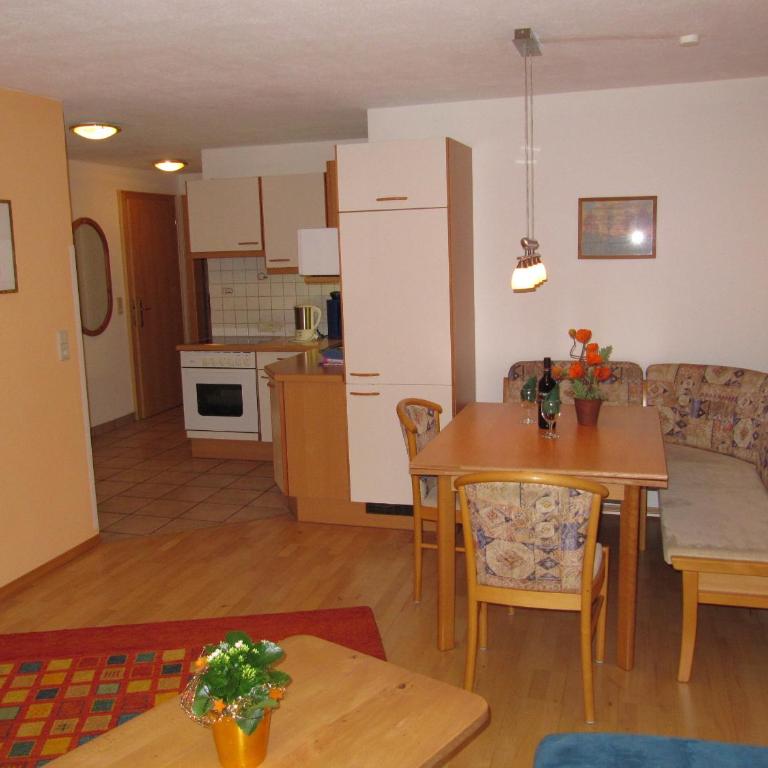 Pepis Ferienwohnungen inklusive Sommercard - Apartment mit 2 Schlafzimmern, Terrasse und Balkon - 8