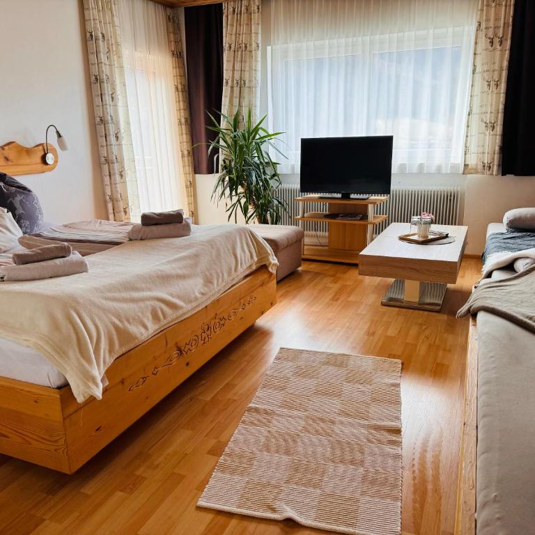 Haus Voithofer - Dreibettzimmer mit Bergblick - 2