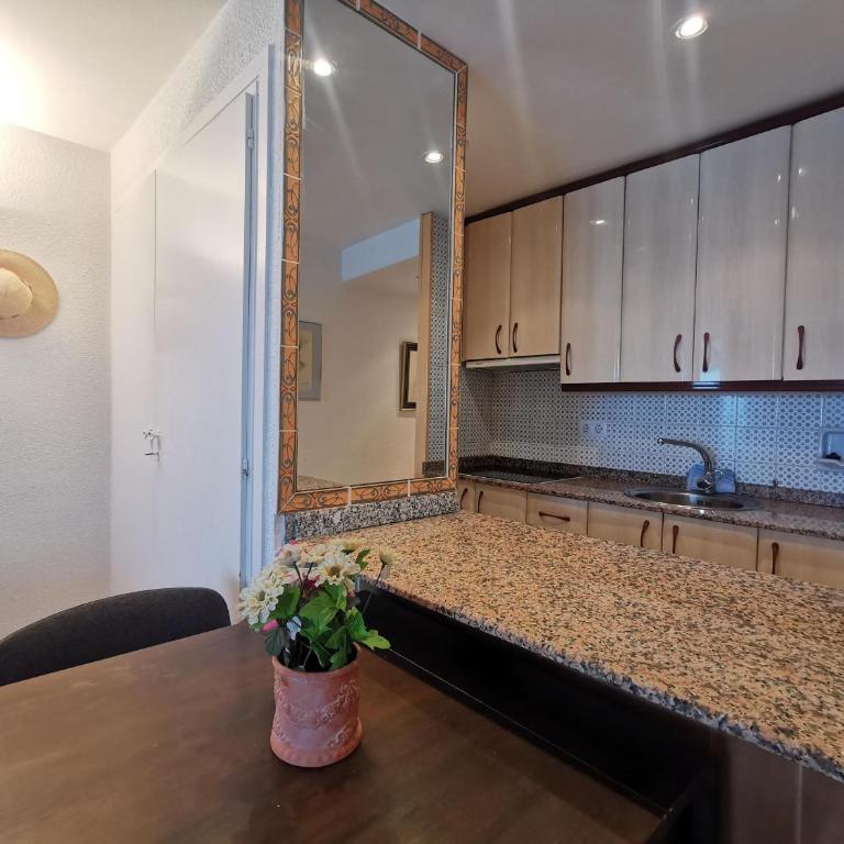 Estudio con Terraza y Vista al Mar en Costa Brava - ES-209-7 - Estudio - 3