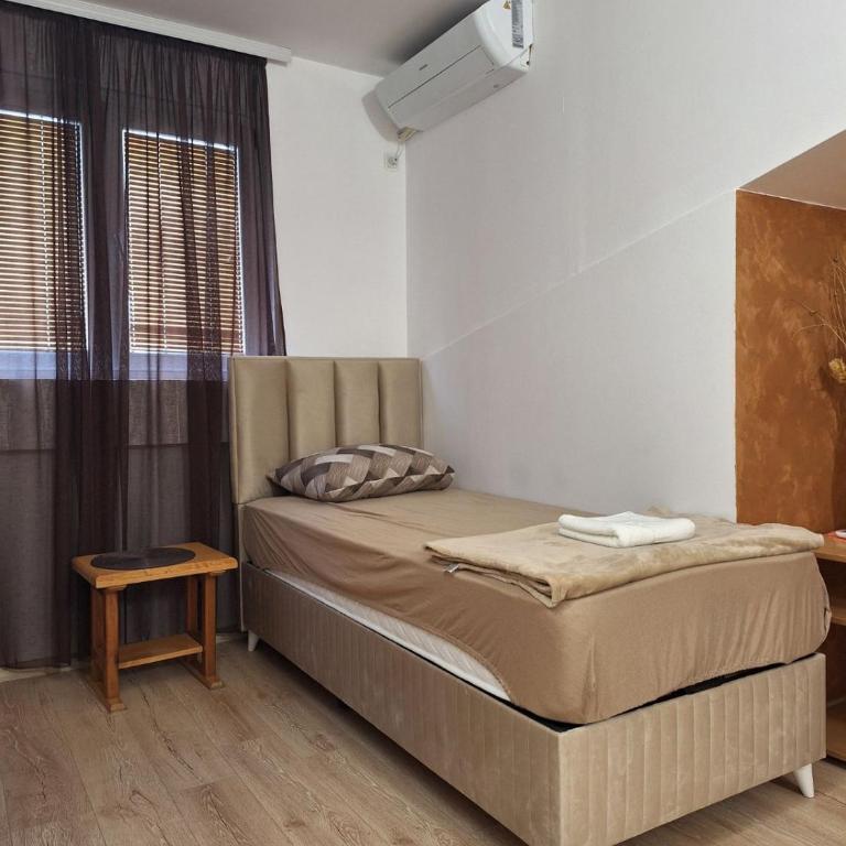 Hostel Izvor - Economy Triple Room - 3
