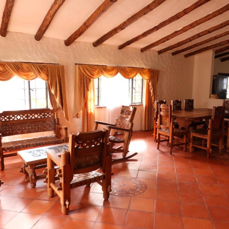 APRECUZ - Asociación Pro Recreación y Cultura de Zipaquirá - Casa de 4 dormitorios - 1